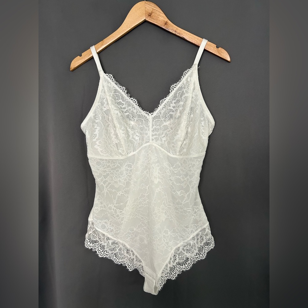 Chic White Lace Chemise